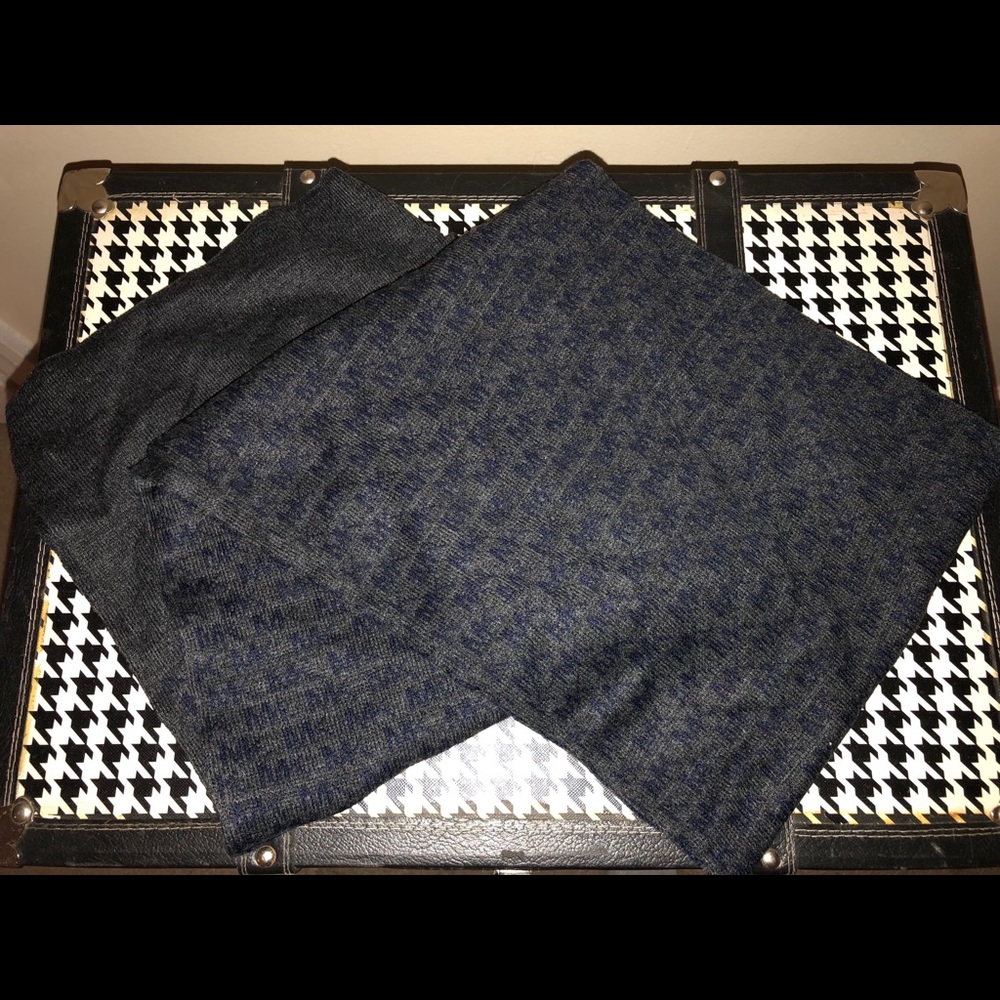 Michael Kors scarf NWOT ❤️❤️
